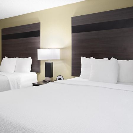 ซูเปอร์ 8 บาย วินด์แฮม ลิเบอร์ตี้ นอร์ทอีสต์ แคนซัสซิตี้ แอเรีย Hotel ภายนอก รูปภาพ