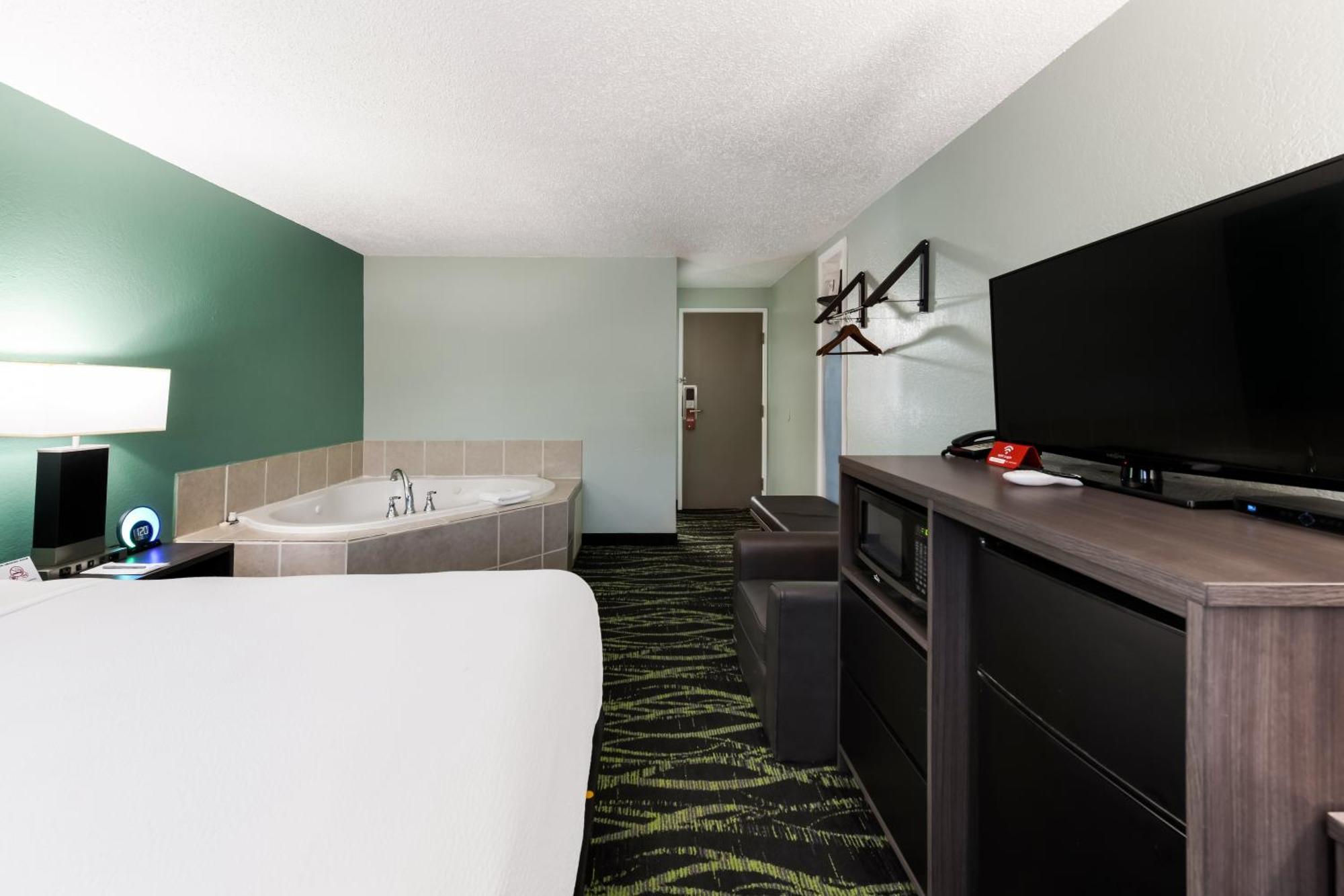 ซูเปอร์ 8 บาย วินด์แฮม ลิเบอร์ตี้ นอร์ทอีสต์ แคนซัสซิตี้ แอเรีย Hotel ภายนอก รูปภาพ
